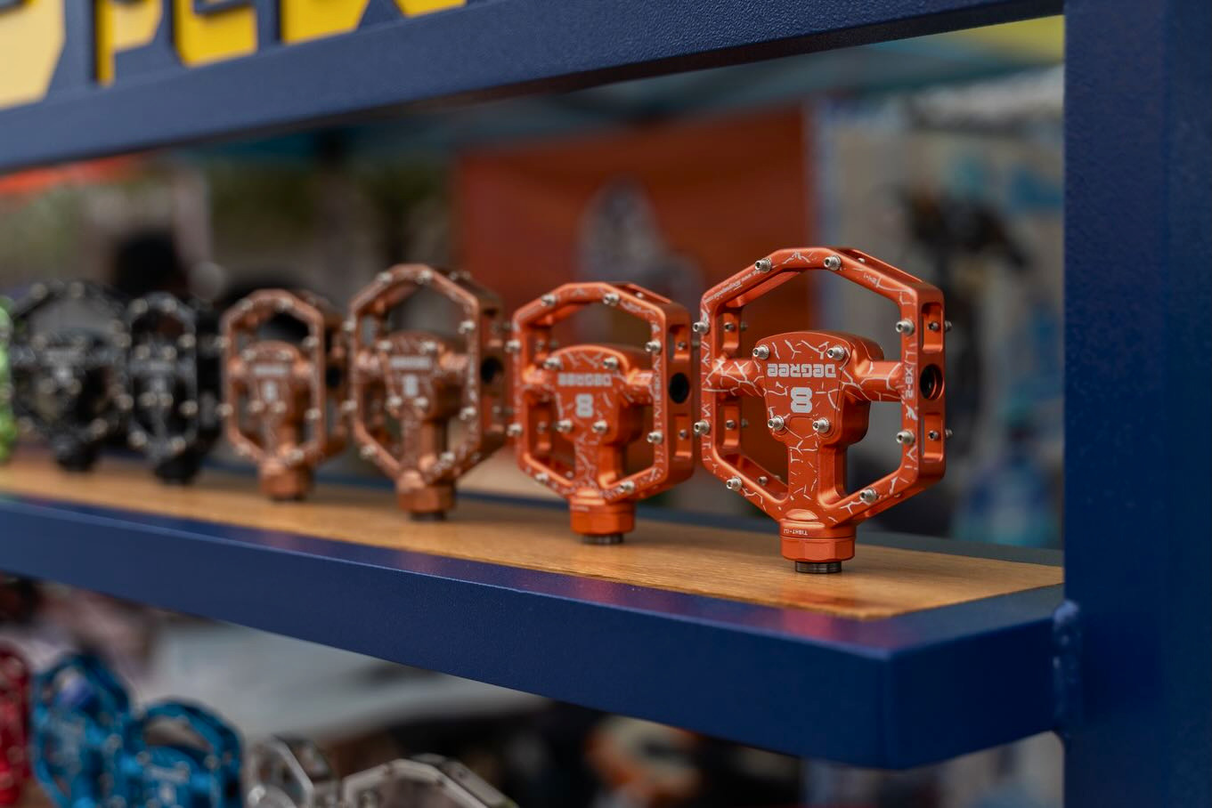 Floating Flat Pedals with 8° Self-Centering Float | 8 Degree X8-2