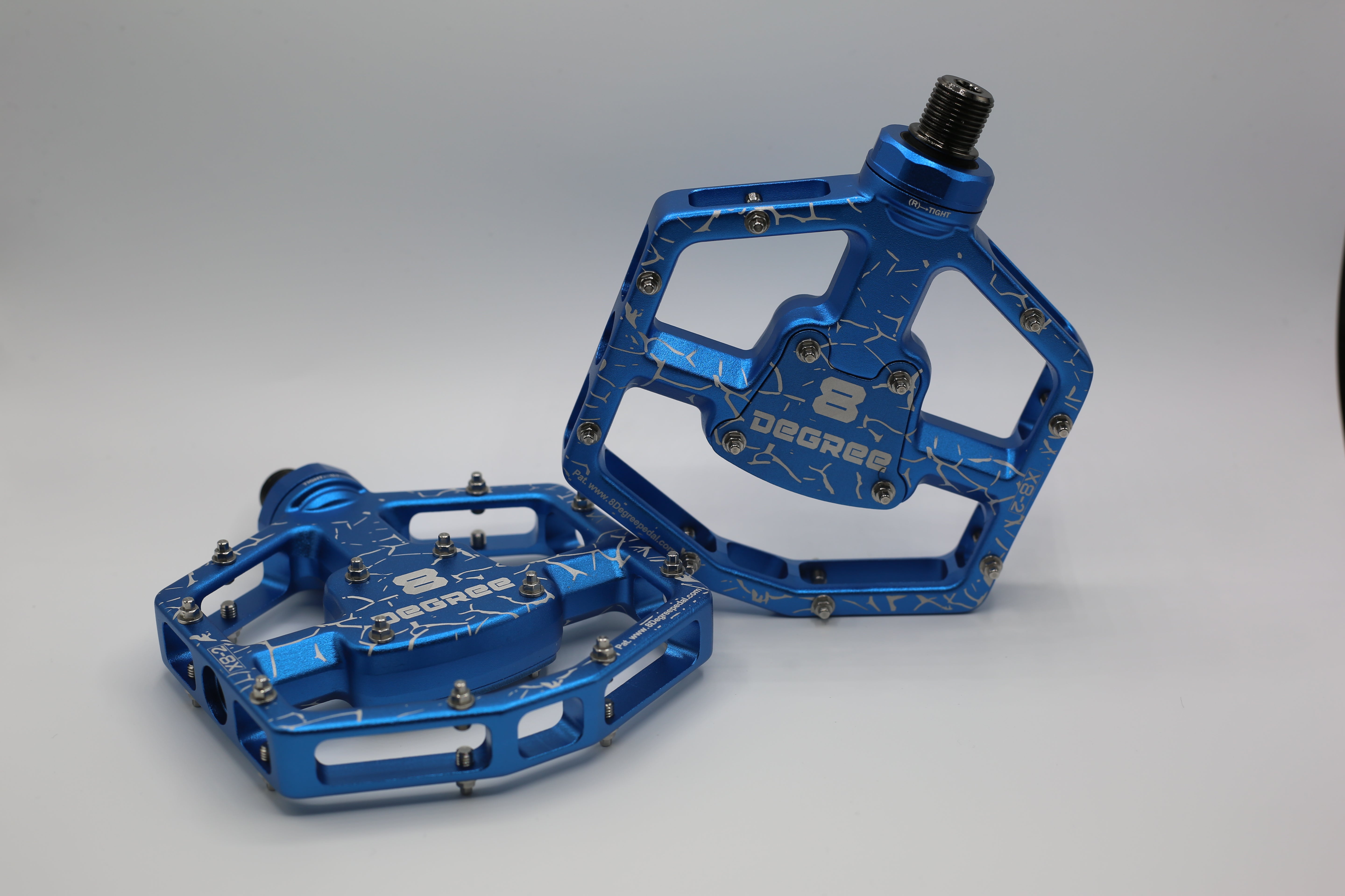 Floating Flat Pedals with 8° Self-Centering Float | 8 Degree X8-2